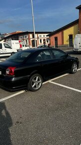 Toyota avensis 2.2 - 6