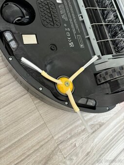 Roboticky vysavac iRobot Roomba 693 - 6