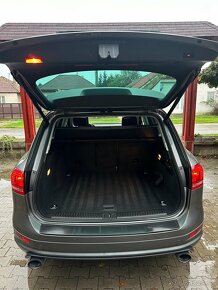 Predám Volkswagen Touareg 3.0TDI 180kw R-line Full výbava - 6