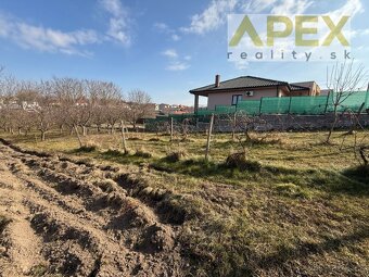 Exkluzívne APEX reality stavebný pozemok 782 m2 Lukáčovce - 6