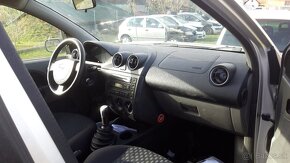 FORD FIESTA  1,4 TDCI - 3X - Svetlo zadné facelift - 6