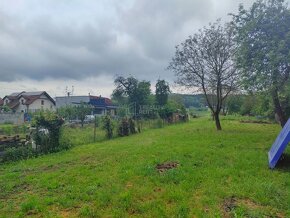 Predaj: Menší stavebný pozemok 349m2 v Hliníku nad Váhom (MO - 6