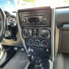 JEEP WRANGLER SPORT UNLIMITED 2,8 CRD - 6