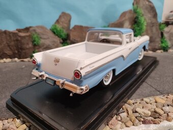 prodám model 1:18 ford ranchero 1957 - 6