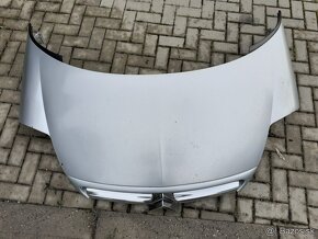 Predam prednu kapotu na citroen C8 rok 2005 - 6