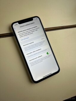 iPhone 11 Pro 64GB Silver - 100% batéria - 6