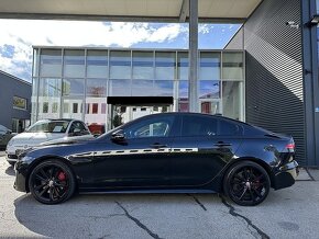 Jaguar XE - 6