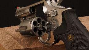 Predam kratky Smith&Wesson 357 magnum NEREZOVY - 6