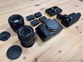 Predám Sony A7S II + 2 objektívy, battery grip v top stave - 6