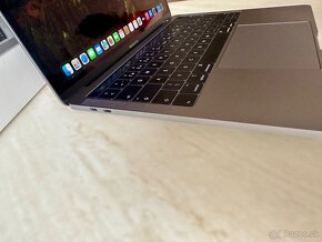 MacBook Pro 13” s Touch Bar (2019) – Intel i5, výborný stav - 6