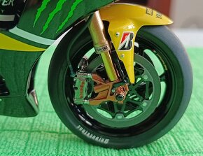 YAMAHA YZR-M1 Monster Tech3 - 6