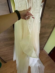 Predám svadobné šaty v Ivory farbe - 6