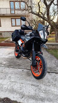 KTM 890 - 6