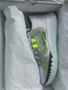 NIKE KYRIE FLYTRAP 5 WHITE VOLT - 6