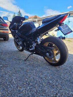 Suzuki GSXR K4 - 6