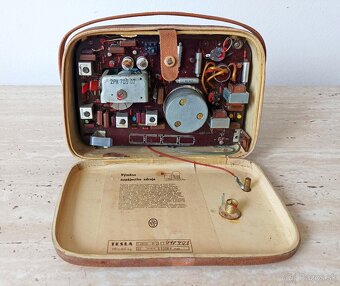 Staré přenosné tranzistorové rádio T2800, rok výroby 1958 - 6