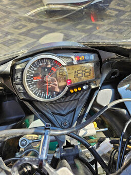 Okruhovka Suzuki GSX-R600 2011 L1 - 6