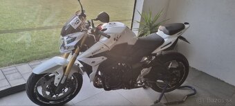 suzuki GSR 750 - 6