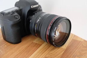 Canon eos 5D mark II + Canon zoom lens EF 24 - 105mm  1:4  L - 6