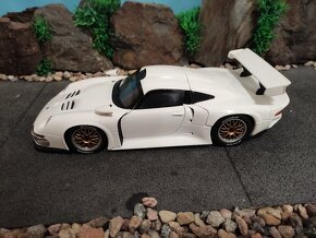 prodám model 1:18 porsche 911 GT1 1996 - 6