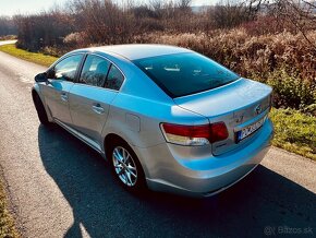 Toyota Avensis 2.0 - 6