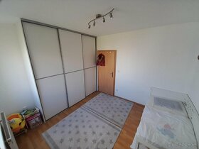 Na predaj priestranný 3 izbový byt v Bratislave - 6