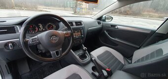 Volkswagen Jetta 2,0 TDI Highline manuál - 6