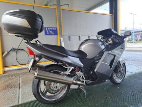 Predám Honda CBR 1100XX, rok 2006,posledný model, naj.73000 - 6