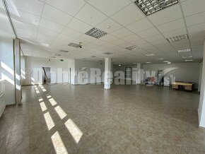 Na prenájom  pekný obchodný priestor o rozlohe 250m2 v Rimav - 6