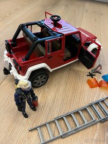 Bruder hasiči Jeep s figúrkou hasiča a príslušenstvo - 6