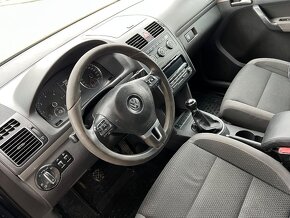 VW Touran 1.6 TDI 2011 M6 - 6