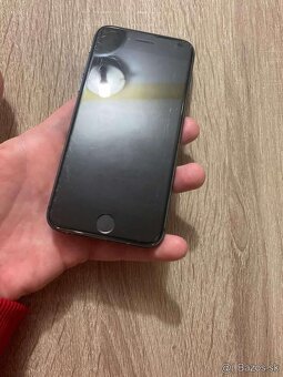 iPhone 8 / 256GB škrabance na displeji - 6