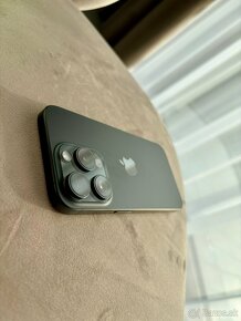 iPhone 15 Pro 256 GB Čierny titán - 6