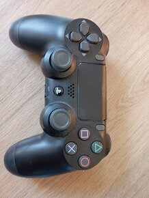 PS4 Pro 1Tb + 16 her, ovladač a chladič - 6