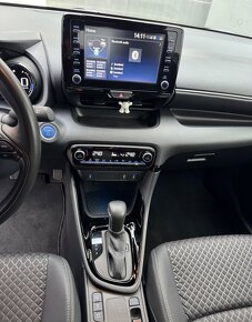 Yaris 1,5 Hybrid 130k e-CVT GR Sport 2022 - Odpočet DPH 46.5 - 6