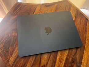 PREDÁM Macbook Air M2 2022 - 256 GB - Midnight - 6