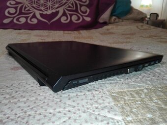 Lenovo.SSD 256 GB. RAM 16 GB. 15,6“ FHD. Grafika 2+6 GB. - 6