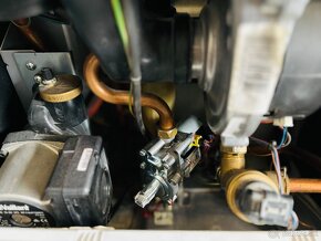 Predám kondenzačný plynový závesný kotol Vaillant ECO Tec - 6