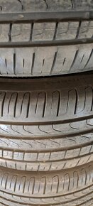 Predám 4ks slušné letné 235/40r19-96W Pirelli - 6