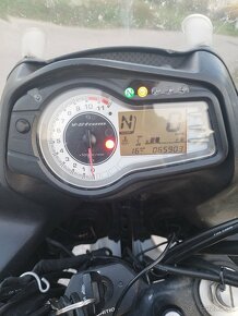 Suzuki DL650A V-Strom - 6