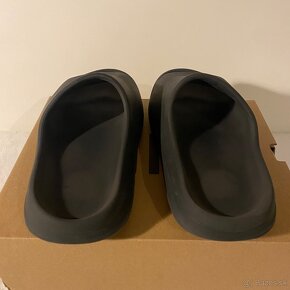 YEEZY SLIDES ONYX - 6