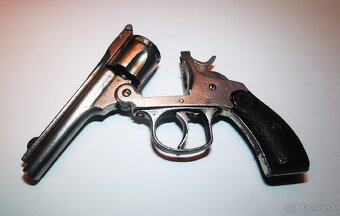 Revolver typu Smith & Wesson, cal. 380 CF - 6