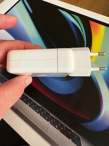 Apple 96 W USB-C napájací adaptér - 6