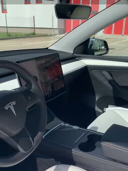 Tesla Y SR midnight silver + biely interiér - 6