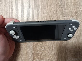 Predám Nintendo Switch Lite konzol s hrami - 6