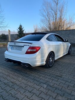 MERCEDES BENZ C63 AMG 2011 6.2 V8 358KW COUPE/PANO/KEYLESS - 6