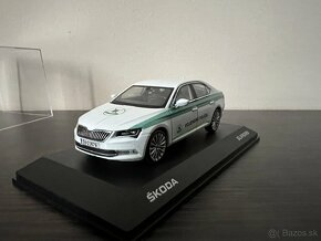 Skoda Superb III 1:43 Vojenska Policia SR - 6