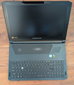 ACER Predator Triton 700 - 6