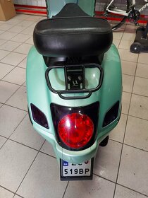 Vespa 200 Gts carbon rv.2004 - 6