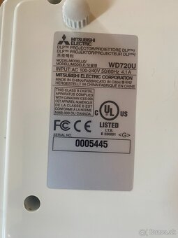 projektor Mitsubishi WD720U + diaľkový ovládač - 6